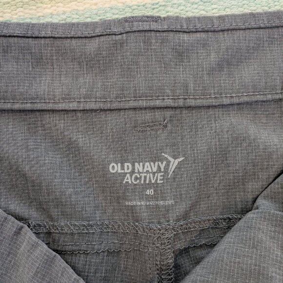 ⭐ Men's Gray Old Navy Active flat front shorts size 40 - Picture 2 of 8
